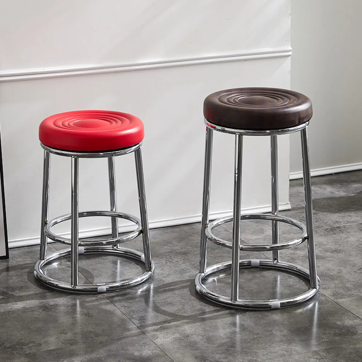 Round Cushioned Seat Metal Backless Bar Stool Black Image - 3