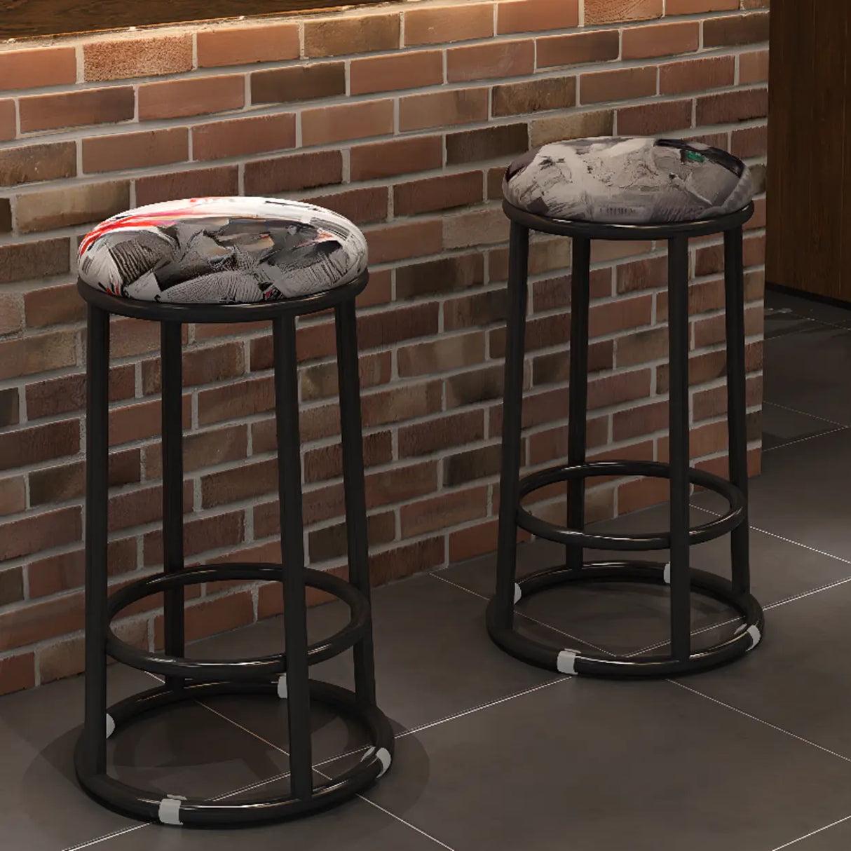 Round Leather Seat Steel Frame Backless Bar Stool Image - 1