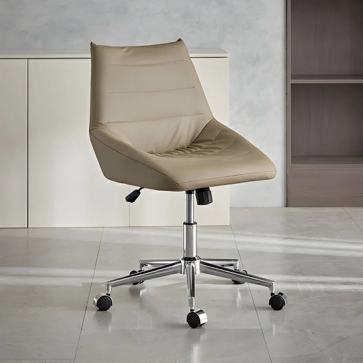Silver Base Swivel Ergonomic Leather Office Chairs Image - 3