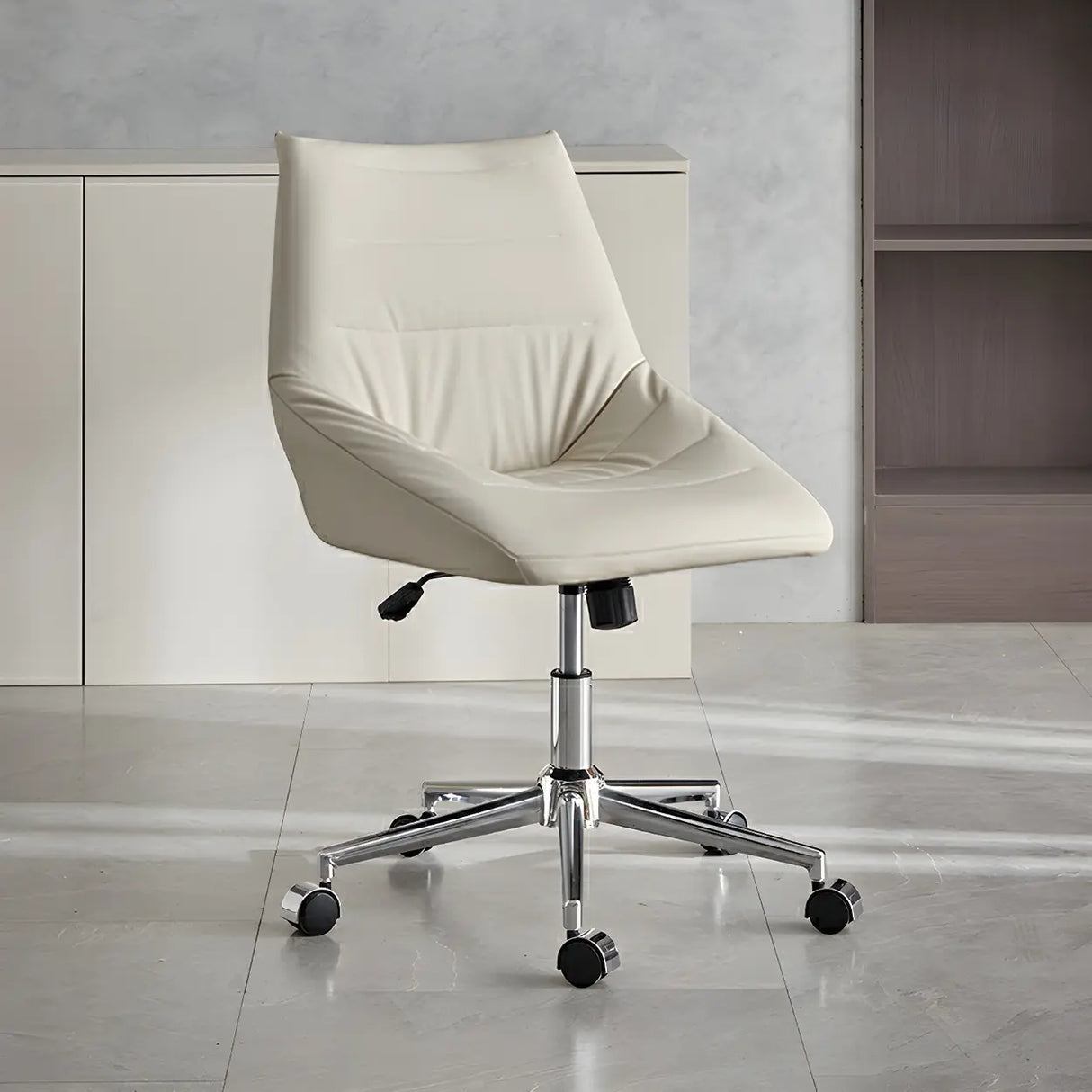 Silver Base Swivel Ergonomic Leather Office Chairs Image - 7