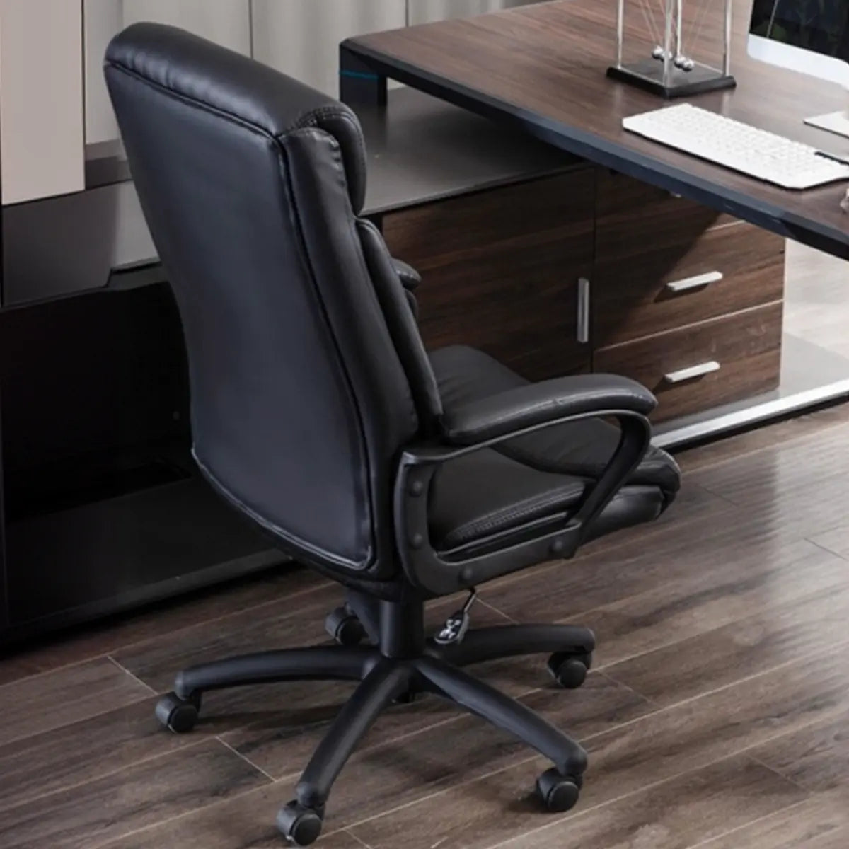 Simple Black Adjustable Ergonomic Leather Office Chair Image - 5