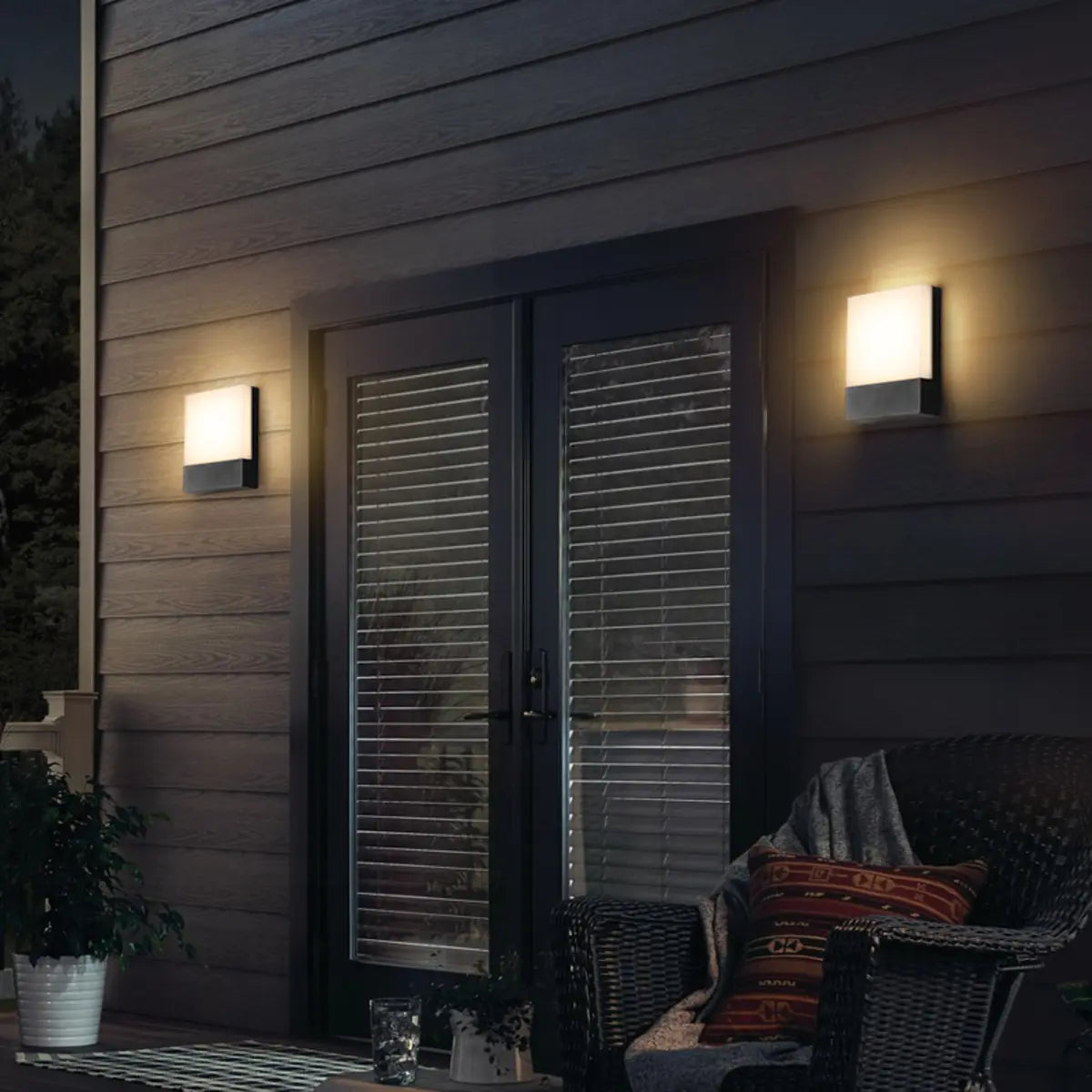 Simple Geometric Square Metal Outdoor LED Wall Light Image - 3