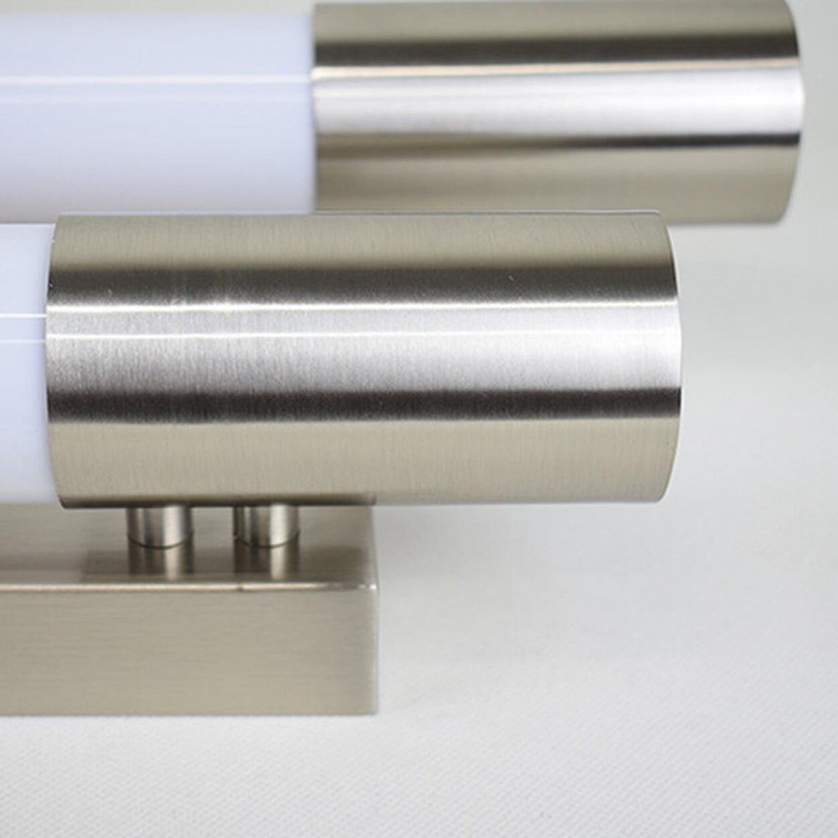 Sleek Cylinder LED Bathroom Vanity Mirrors Light Image - 19