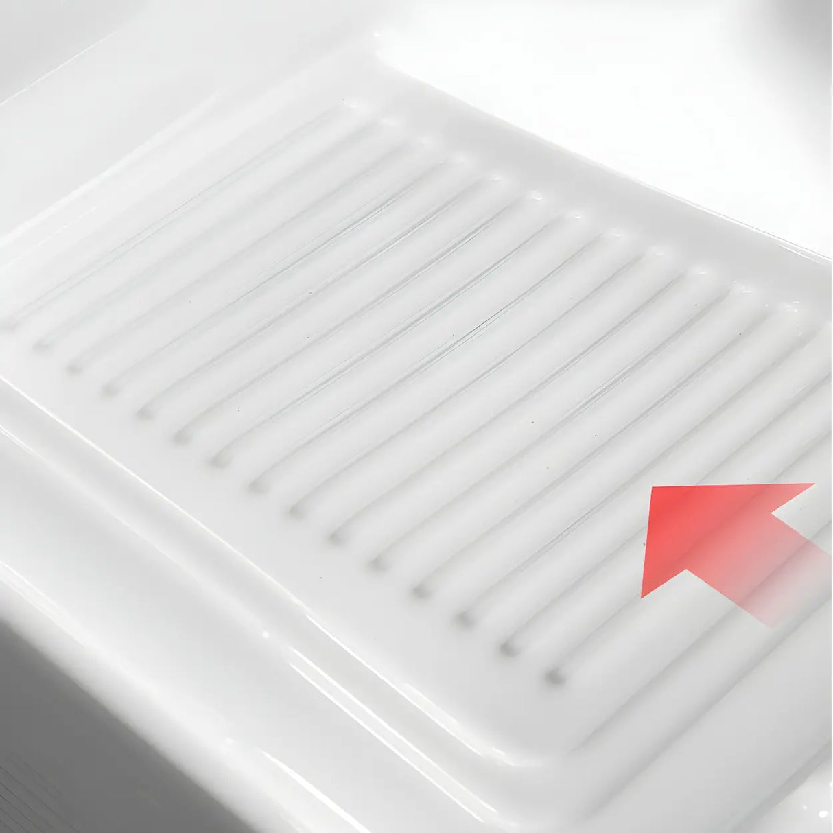 Sleek White Freestanding Sink Glam Bath Vanity with Doors Image - 14