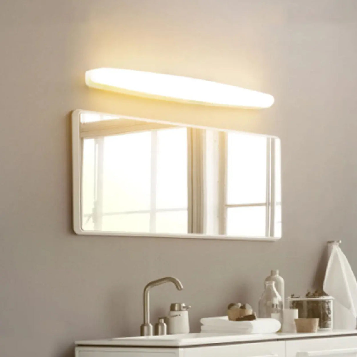 Sleek White Linear LED Bathroom Vanity Wall Light Image - 11