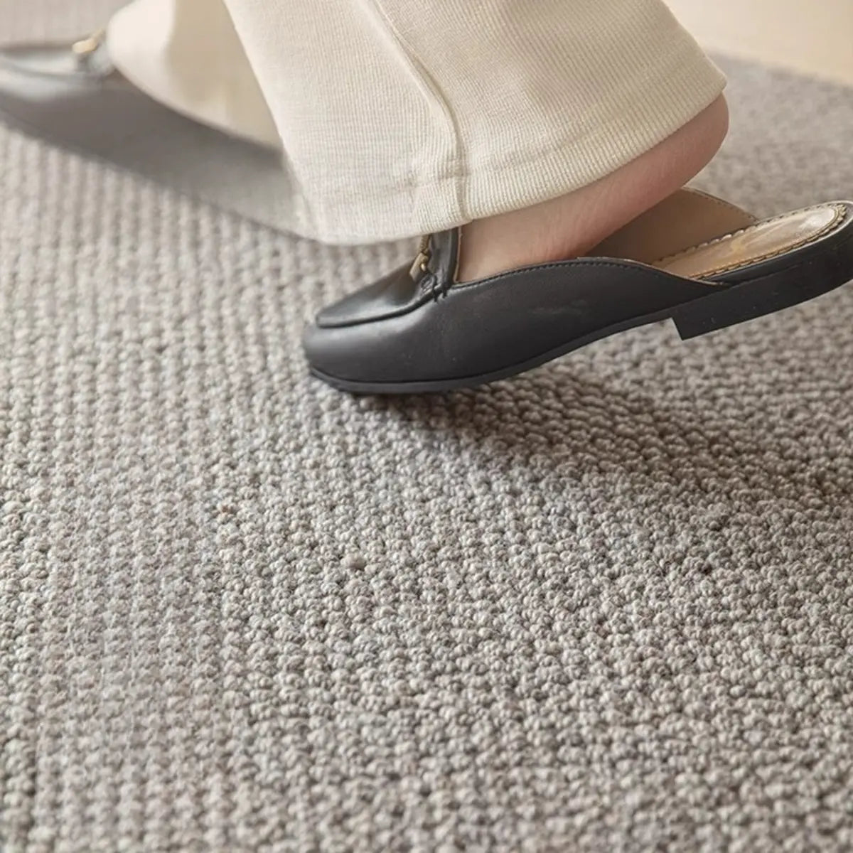 Solid Color Rectangular Polyester Gray Medium Area Rug Image - 10