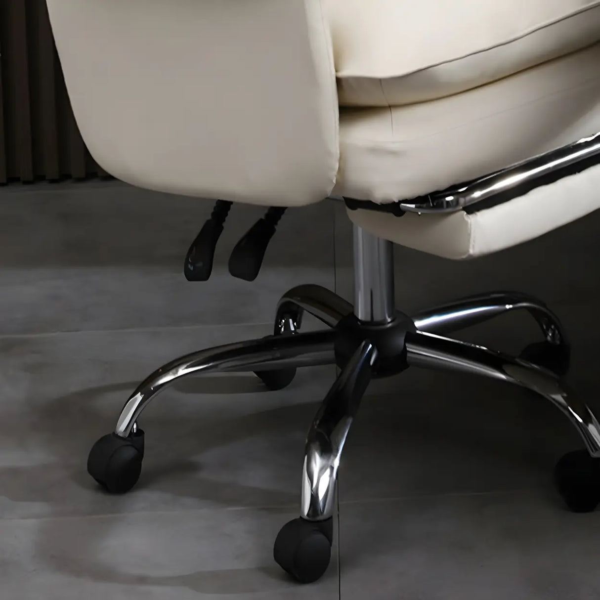 Swivel Ergonomic Leather Adjustable Footrest Office Chair Image - 16