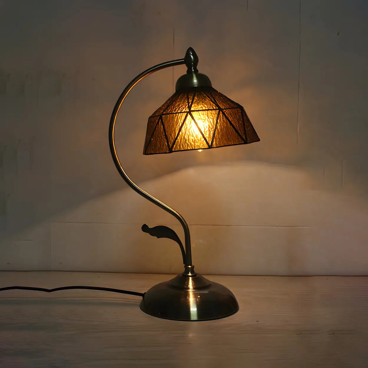 Tiffany Floral Curved Brass Table Lamp Multi-Color 1 Bulb Image - 5