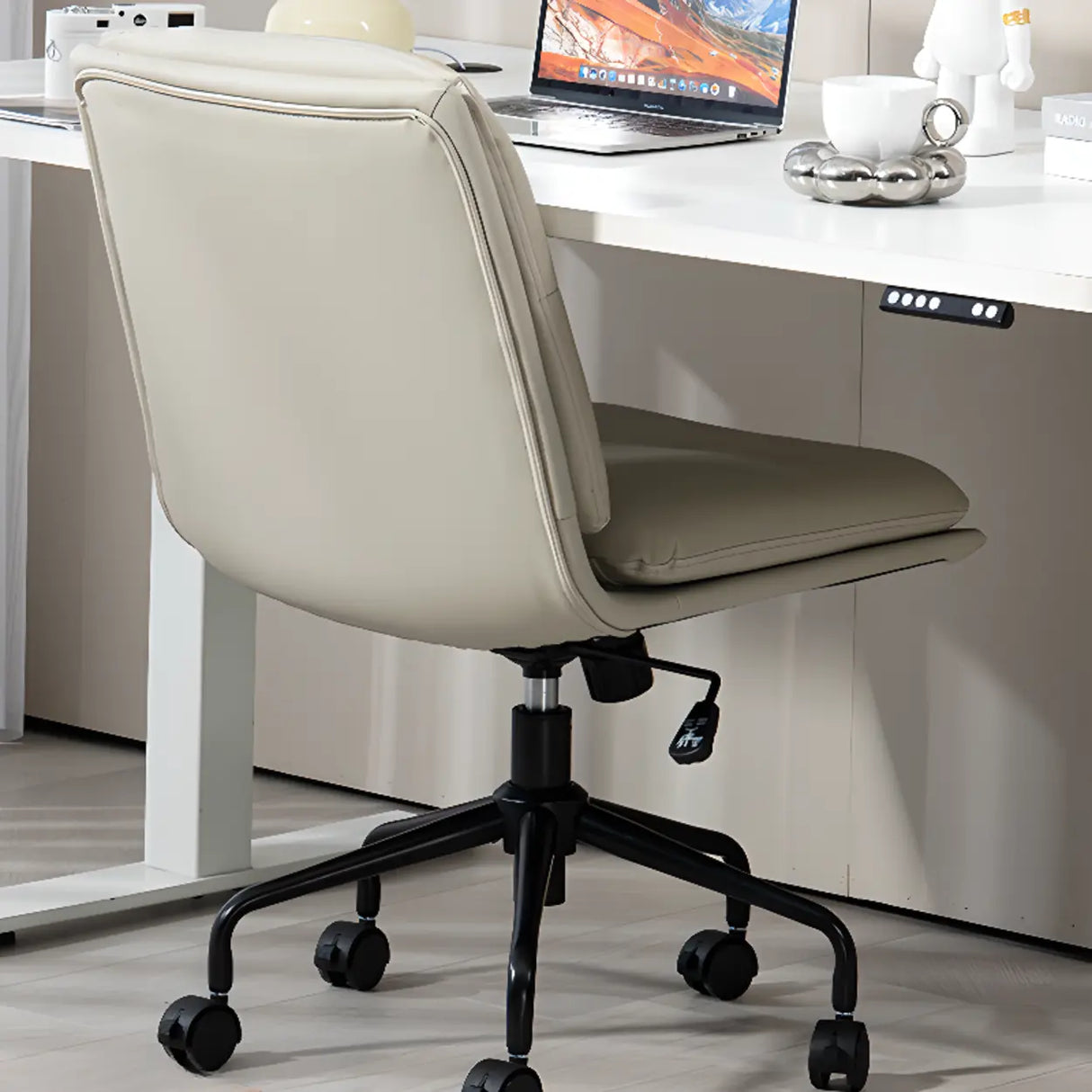 Tilt Ergonomic Off-White Swivel Leather Office Chair Image - 1