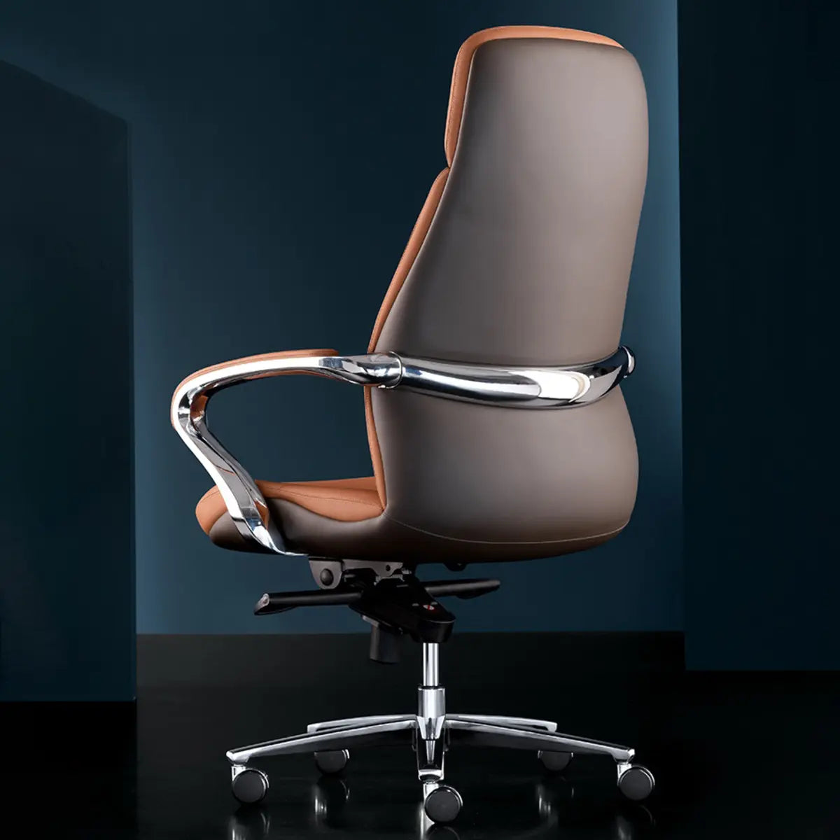 Tilt Mechanism Brown Executive Leather Swivel Office Chair Image - 5