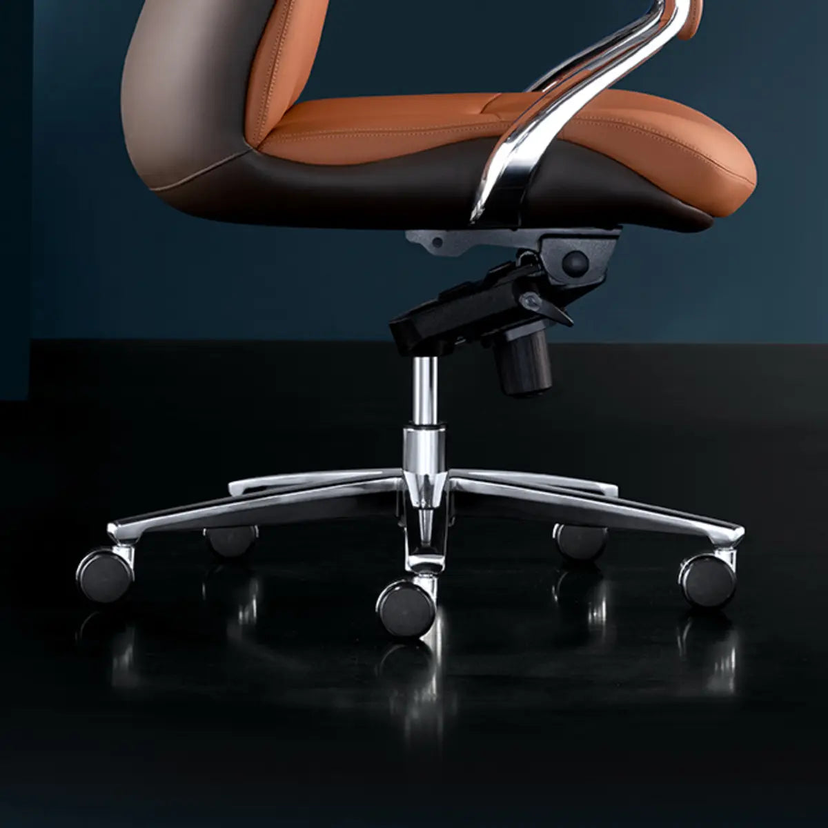 Tilt Mechanism Brown Executive Leather Swivel Office Chair Image - 8