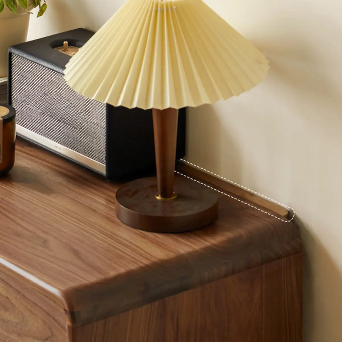 Traditional Bedroom Natural Wood Drawer Makeup Vanity Image - 16