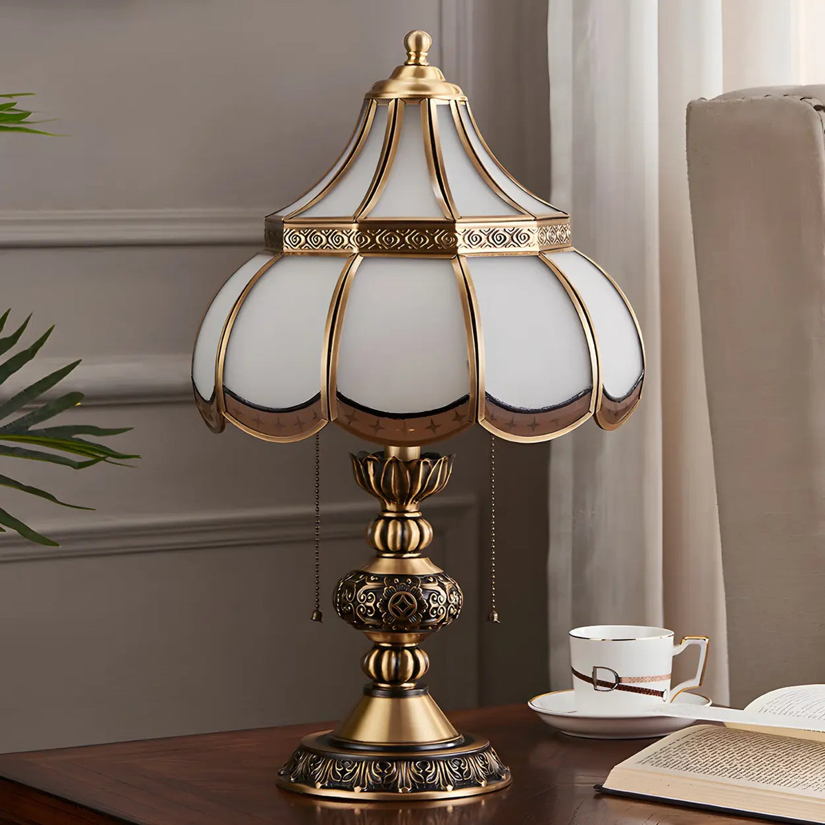 Traditional Brass Scalloped Glass Pull Chain Table Lamp Image - 5