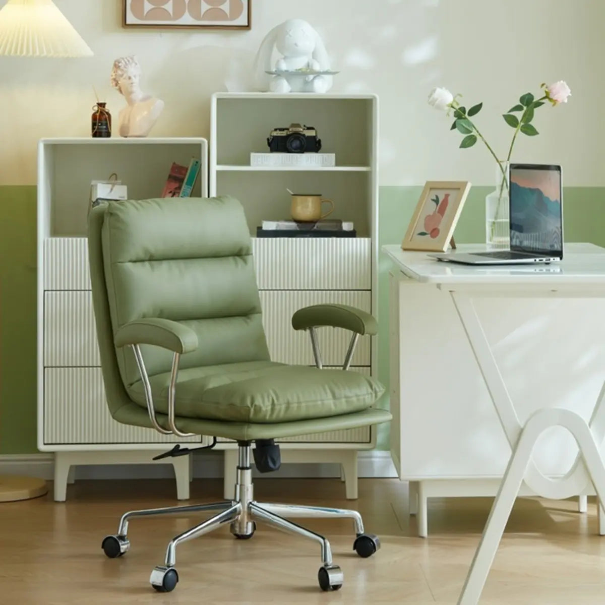 Trendy Green Aluminum Frame Swivel Tilt Lock Office Chair Image - 1