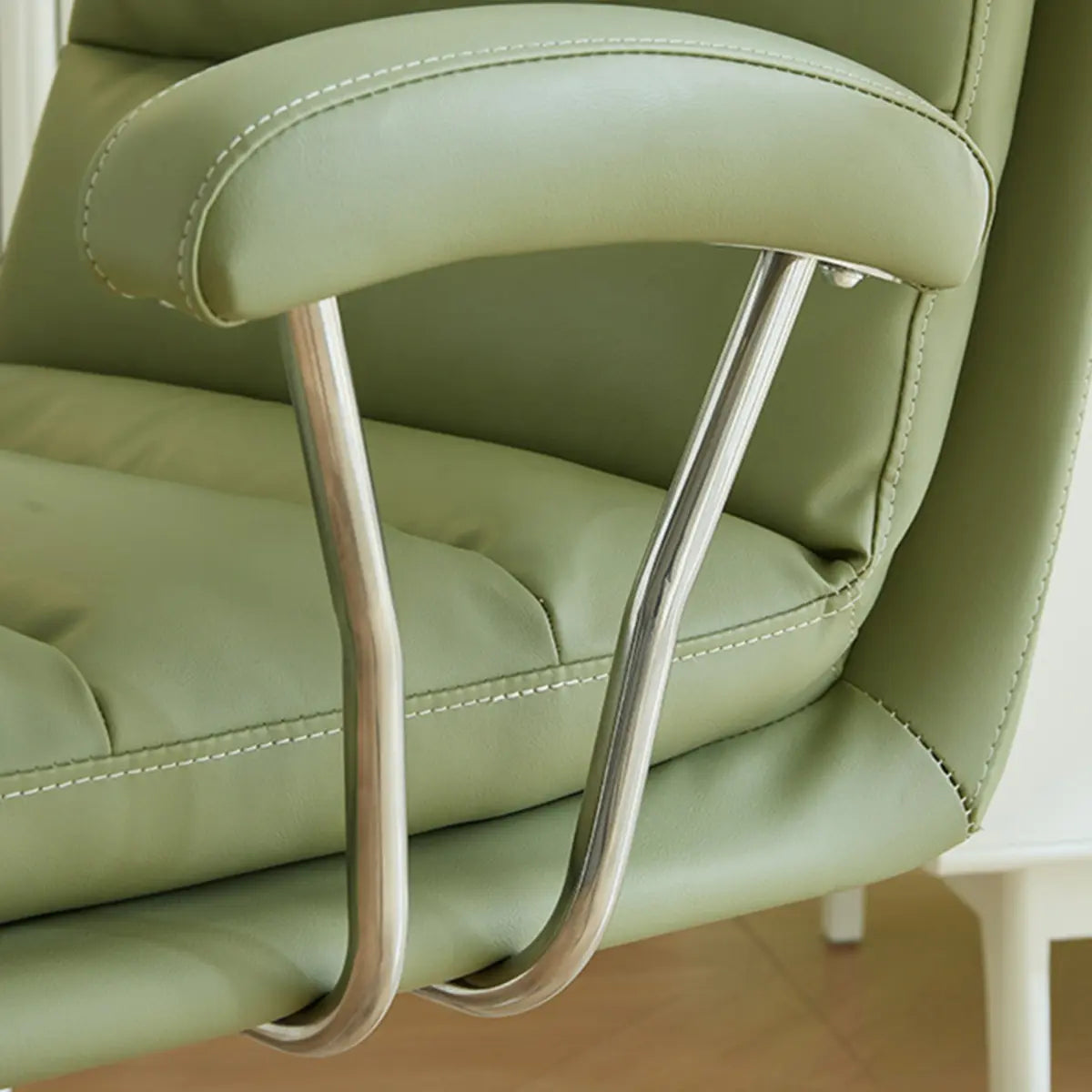 Trendy Green Aluminum Frame Swivel Tilt Lock Office Chair Image - 10