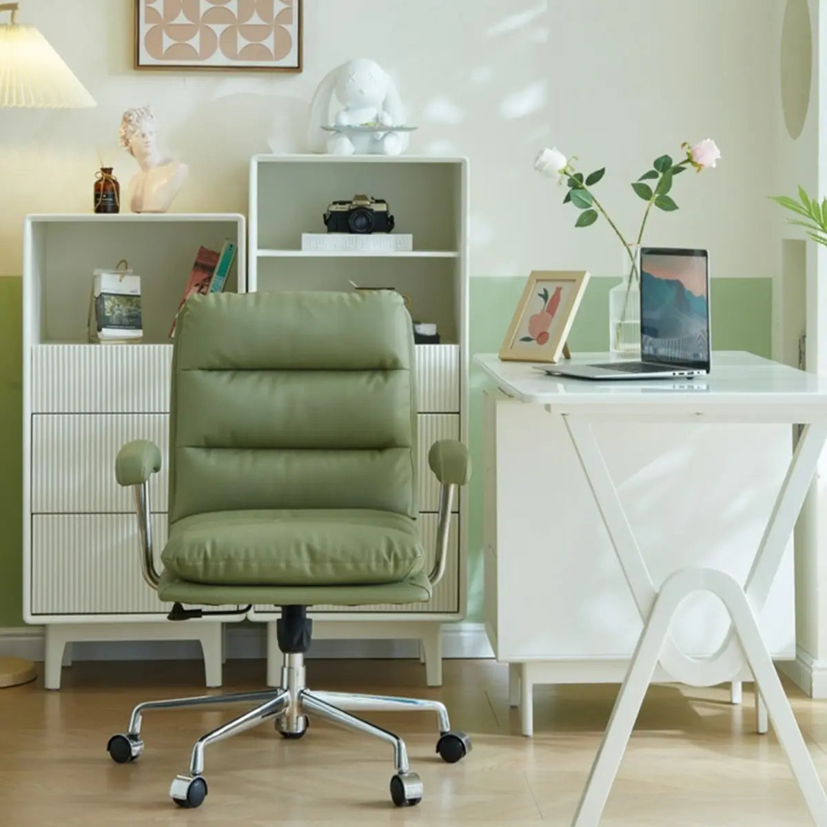 Trendy Green Aluminum Frame Swivel Tilt Lock Office Chair Image - 2