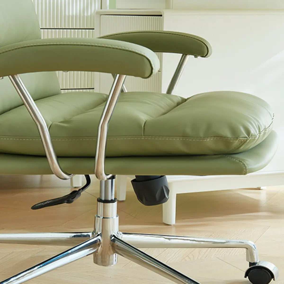 Trendy Green Aluminum Frame Swivel Tilt Lock Office Chair Image - 6