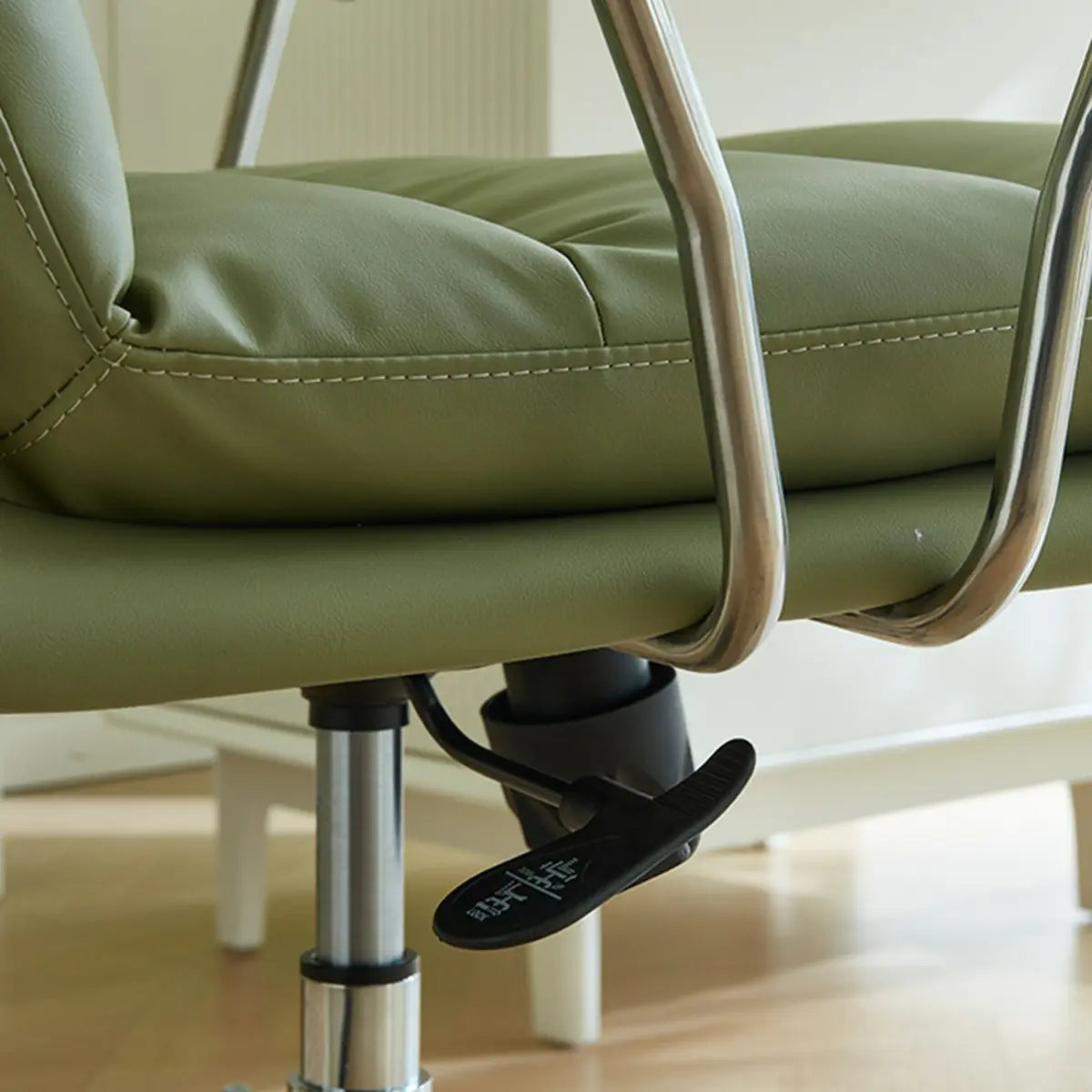 Trendy Green Aluminum Frame Swivel Tilt Lock Office Chair Image - 9