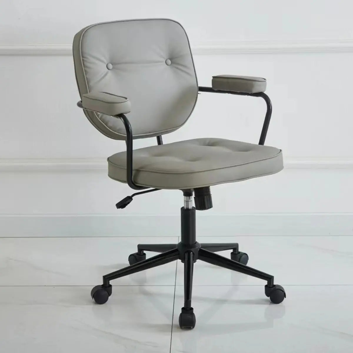 Trendy Tufted Leather Swivel Tilt Office Chair with Arms Image - 3
