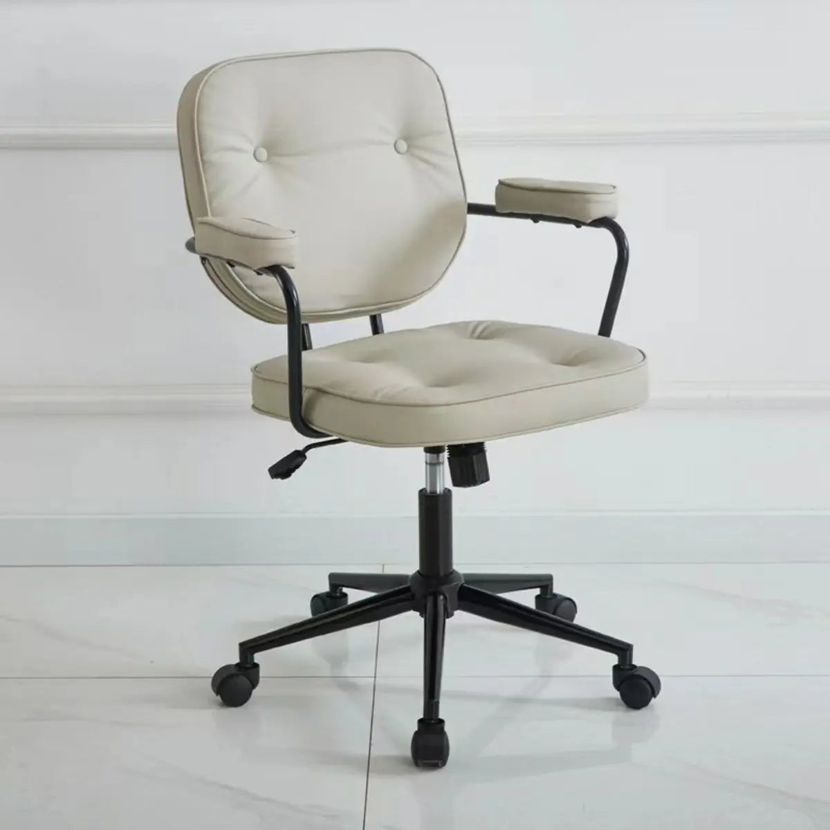 Trendy Tufted Leather Swivel Tilt Office Chair with Arms Image - 5
