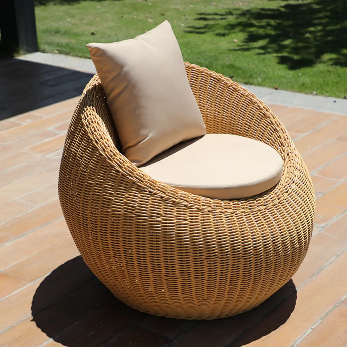 Unqiue Natural Beige Outdoor Curved Rattan Sofa Set Image - 2
