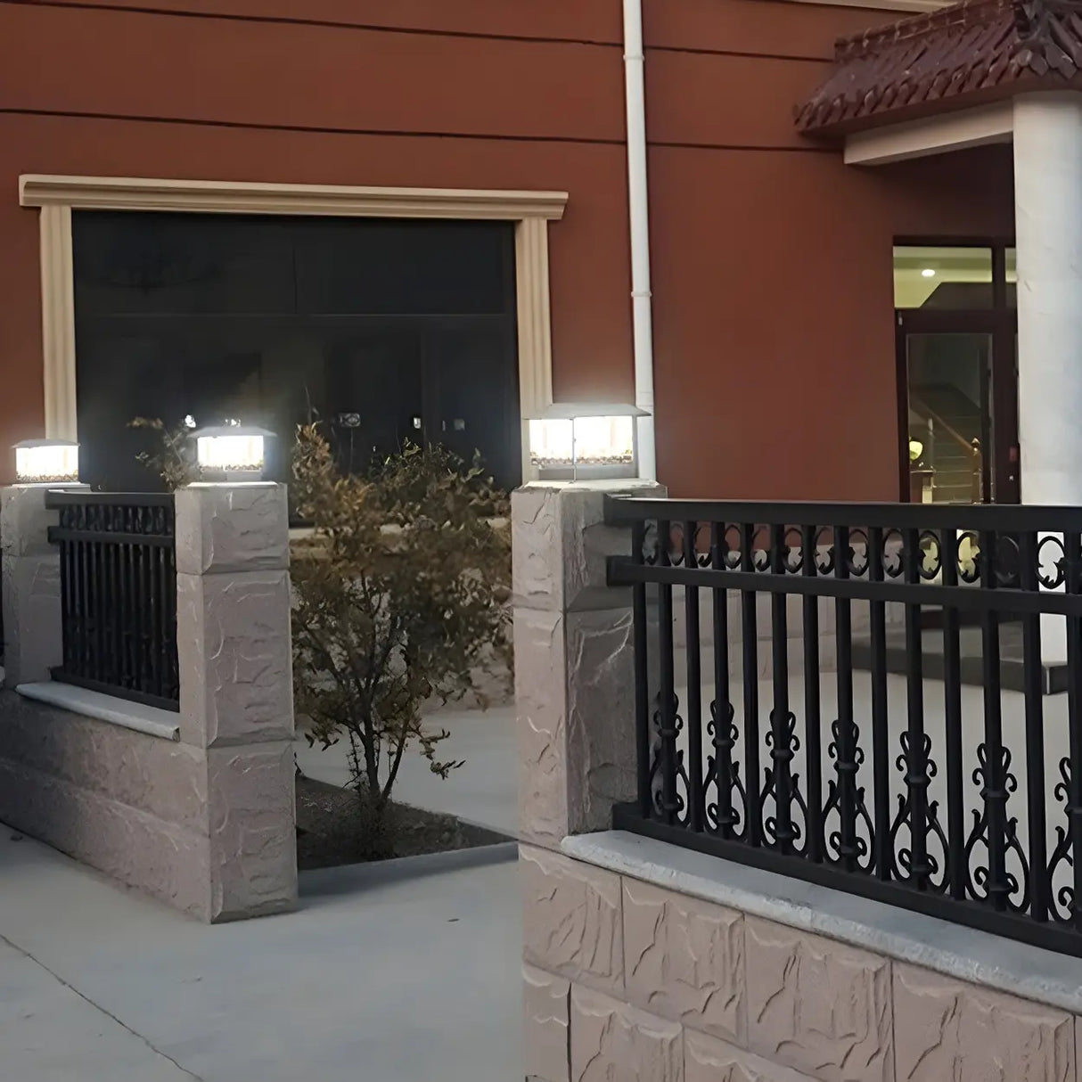 Vintage Bronze Finish Square Glass Solar Outdoor Lamp Image - 11