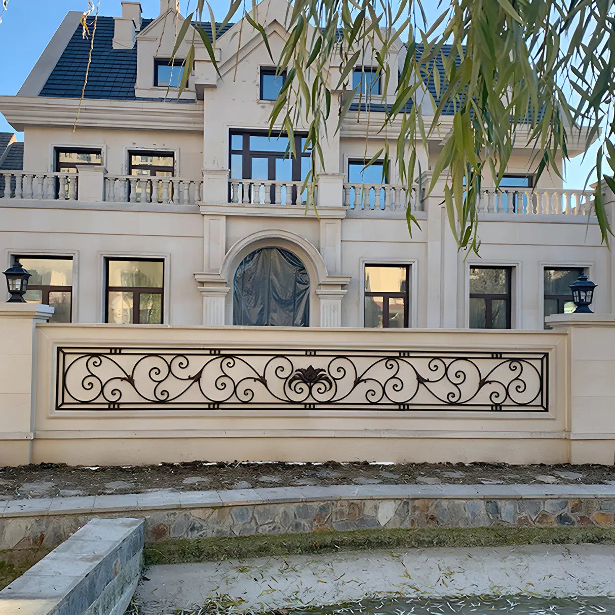 Vintage Chic Solar Lantern Black Aluminum Outdoor Lamp Image - 14