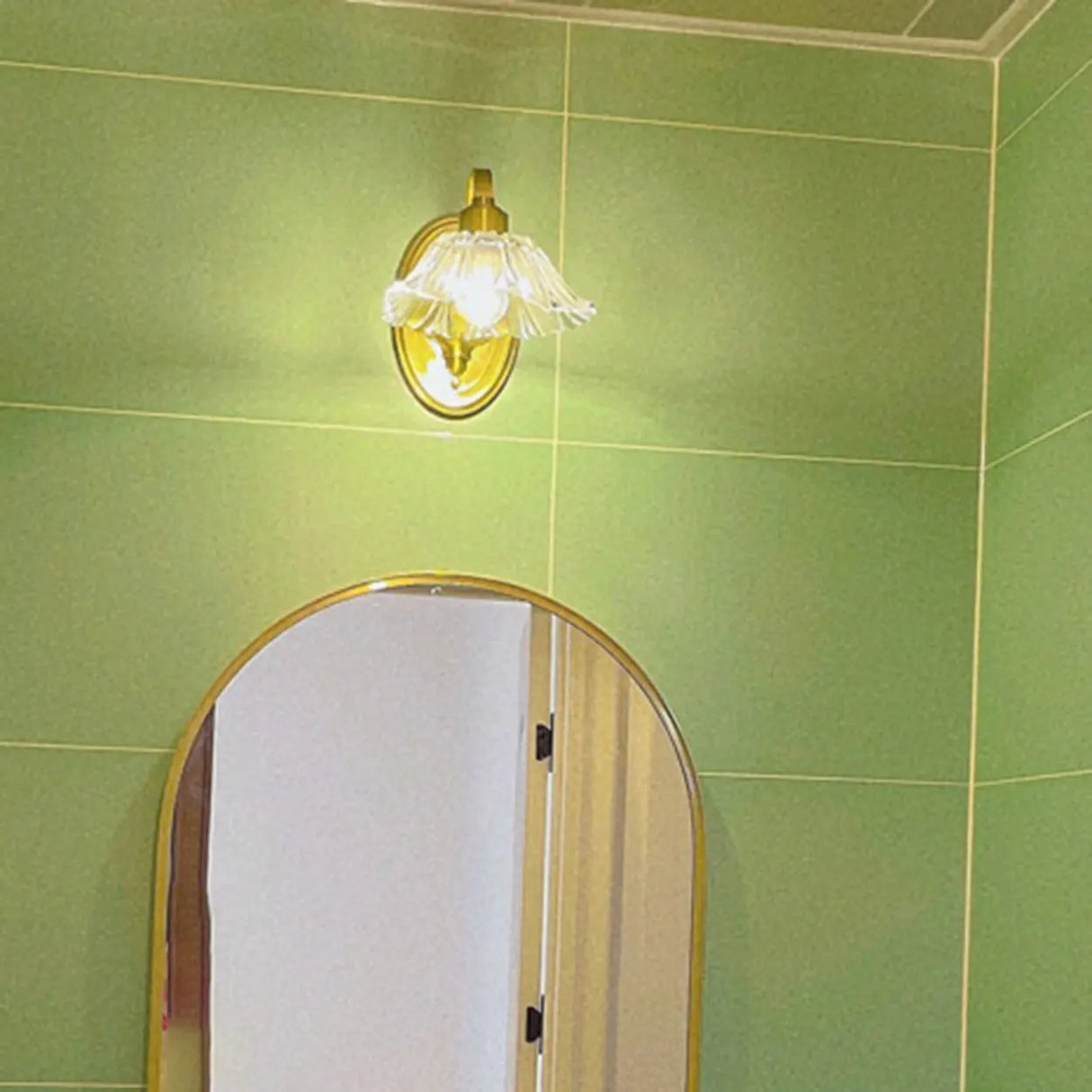 Vintage Clear Floral Glass and Brass Vanity Light Image - 3