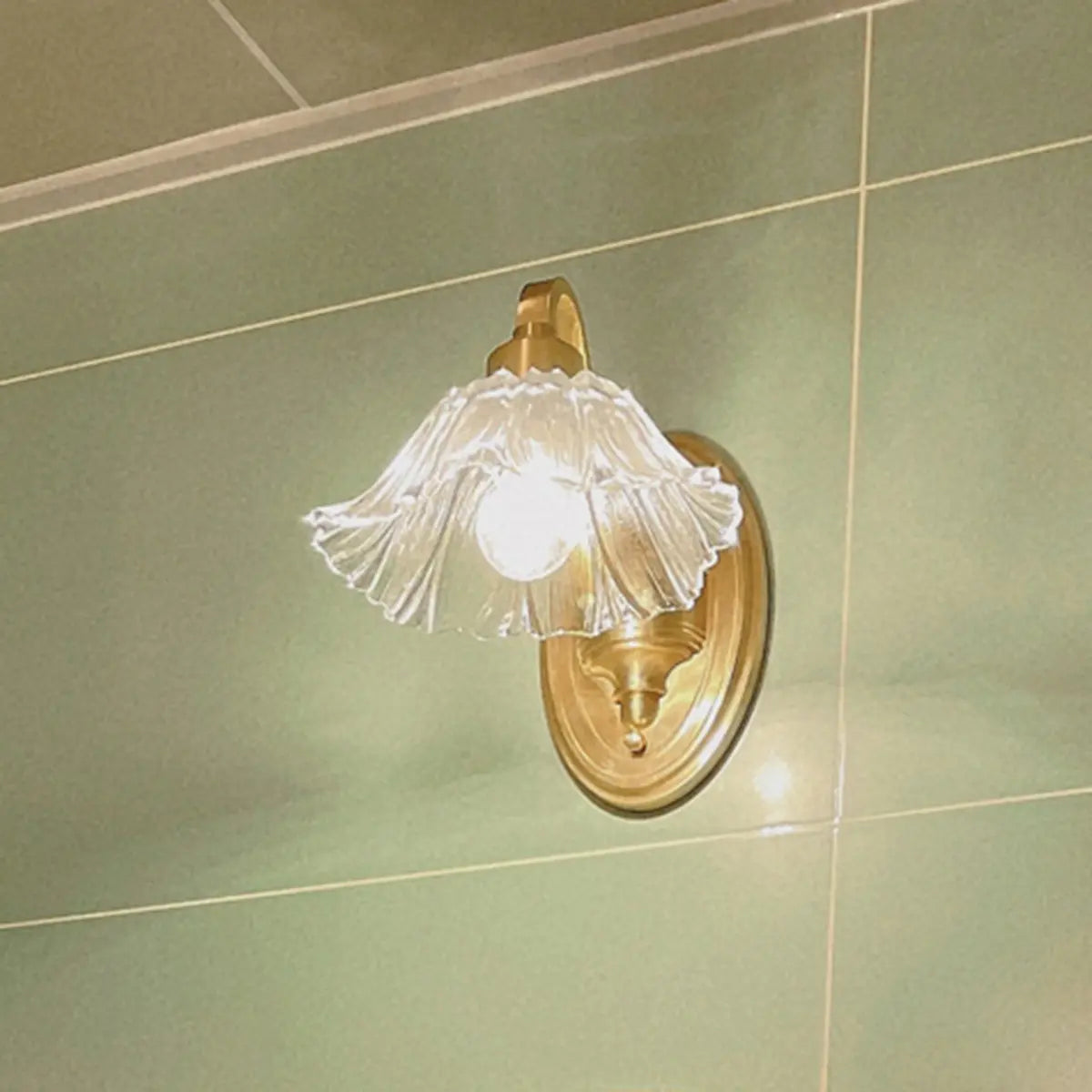 Vintage Clear Floral Glass and Brass Vanity Light Image - 7