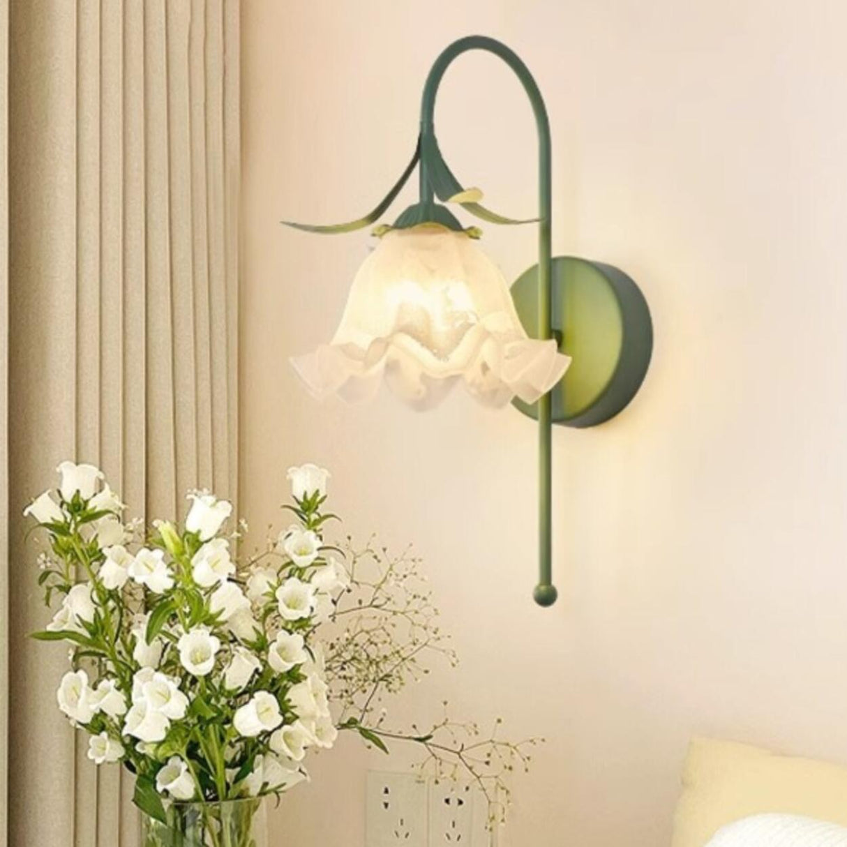 Vintage Design Green Floral Wall Sconce Image - 1