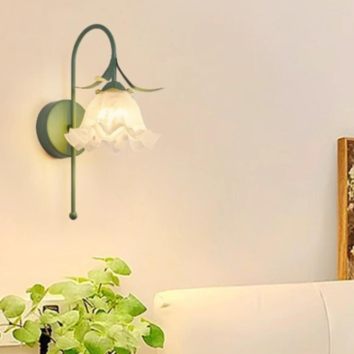 Vintage Design Green Floral Wall Sconce Image - 4