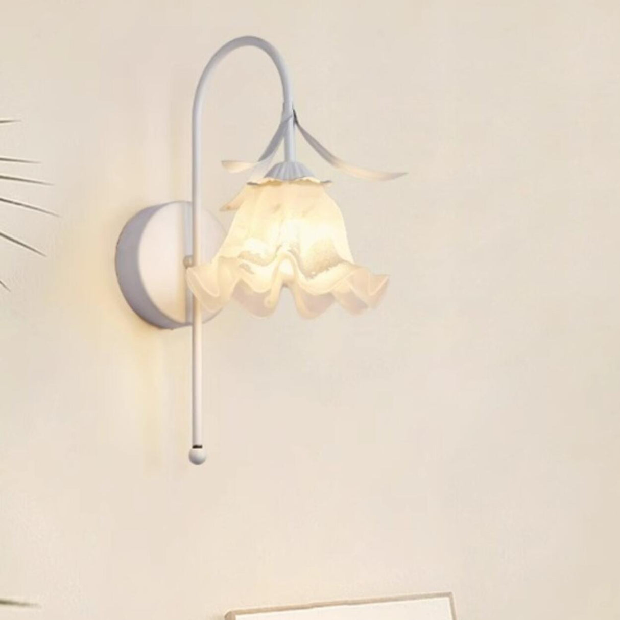 Vintage Design Green Floral Wall Sconce Image - 5