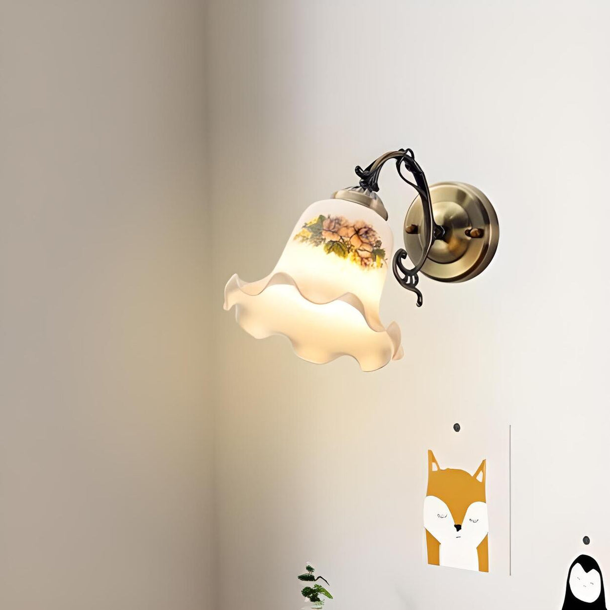 Vintage Floral Pattern Glass Shade Gold Wall Sconce Image - 1