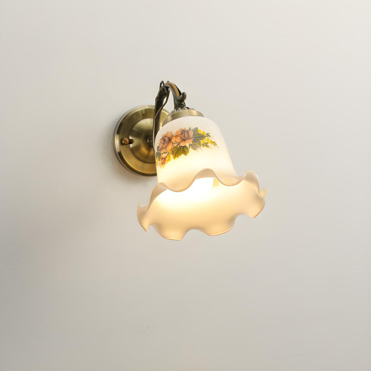 Vintage Floral Pattern Glass Shade Gold Wall Sconce Image - 4