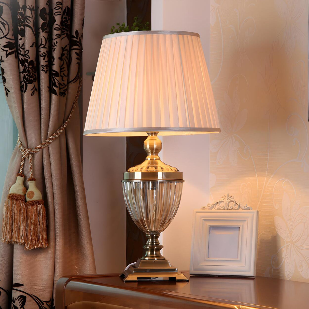White Classical Style Art Vintage Brass Gold Table Lamp Image - 4