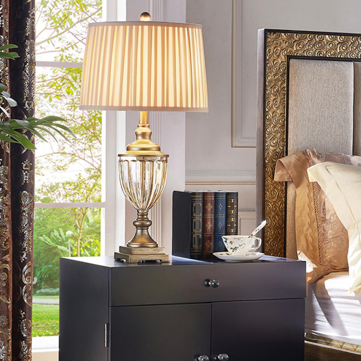 White Classical Style Art Vintage Brass Gold Table Lamp Image - 7