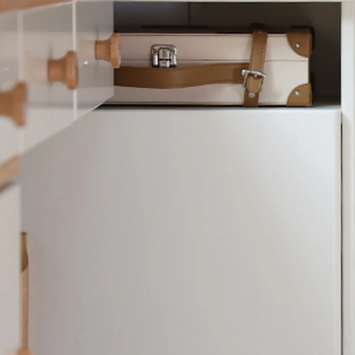 Wooden Drawers Storage Kids Corner Desk with Hutch Image - 14