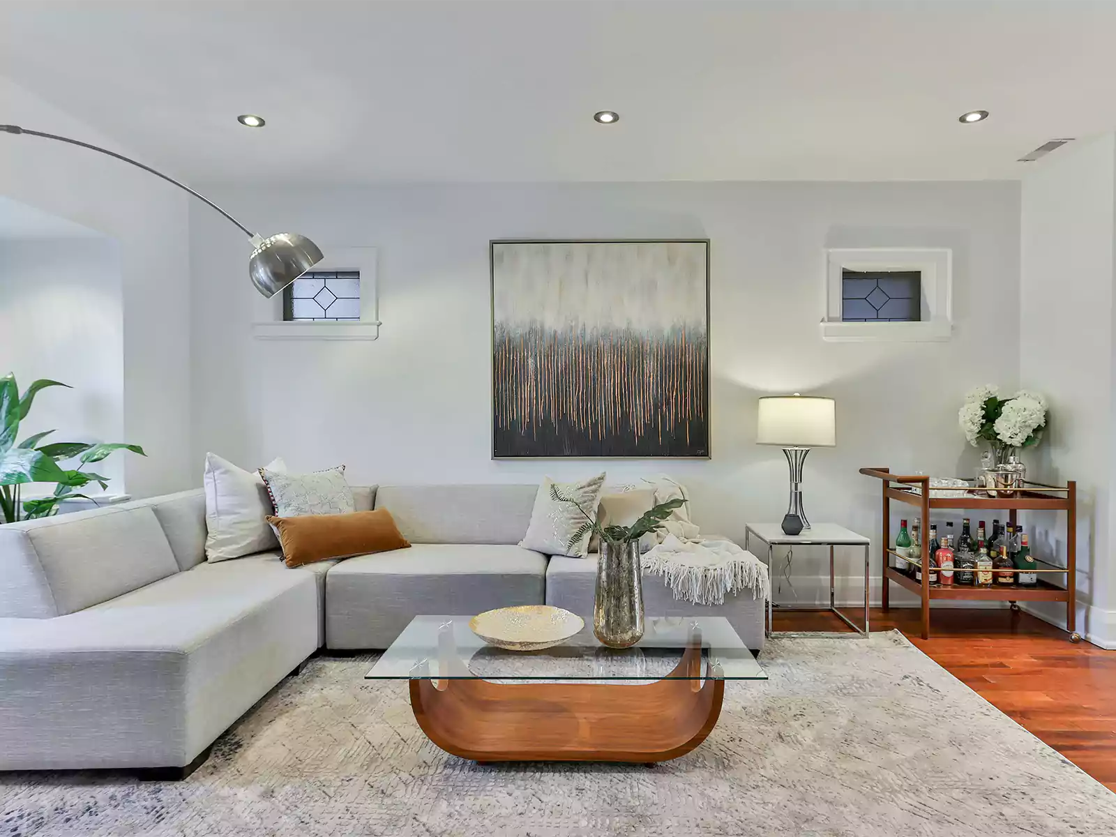 Find the Perfect End Table Size for Your Sofa & Bed