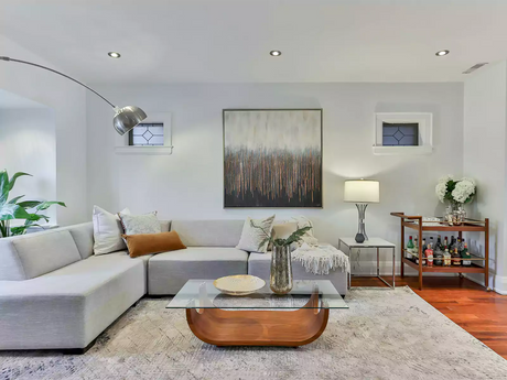 Find the Perfect End Table Size for Your Sofa & Bed