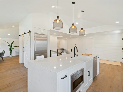How to Choose the Right Pendant Lights for Your Kitchen Island?