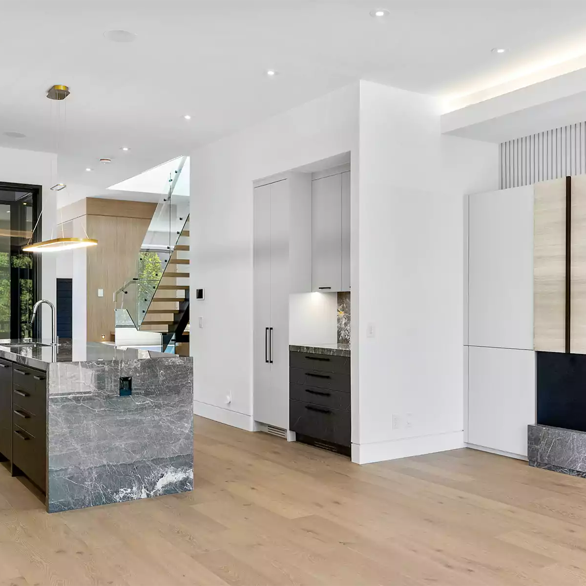 Modern vs Contemporary Design Comparison and Home Decor Tips – Homebaa