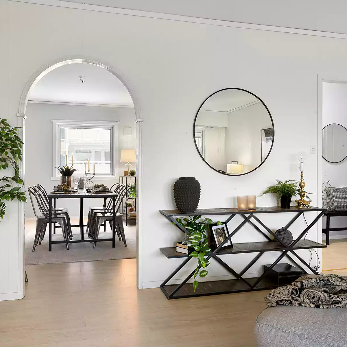 Smart Small Entryway Console Table Ideas That Work – Homebaa