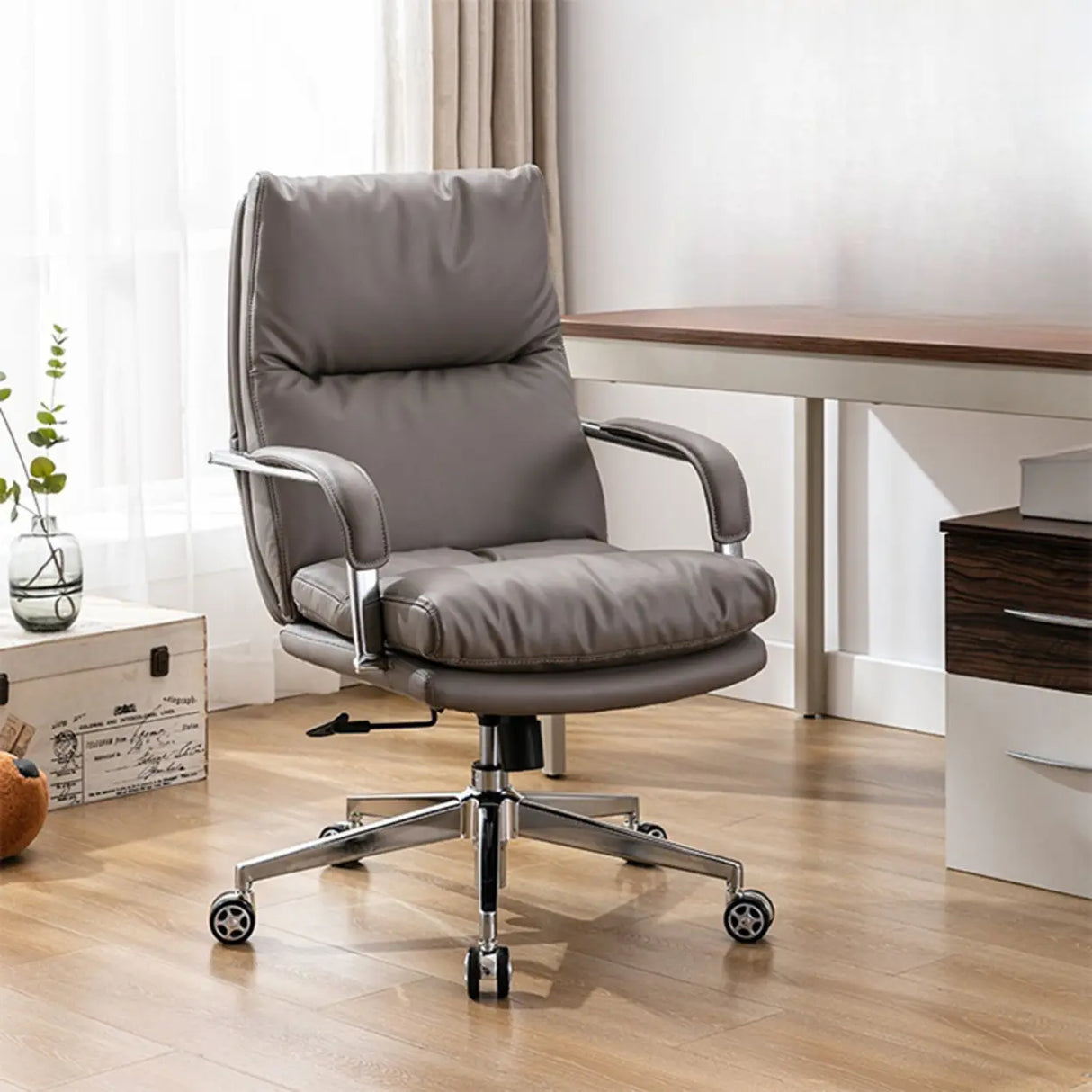 Adjustable Arms Swivel Ergonomic Leather Office Chair Image - 3