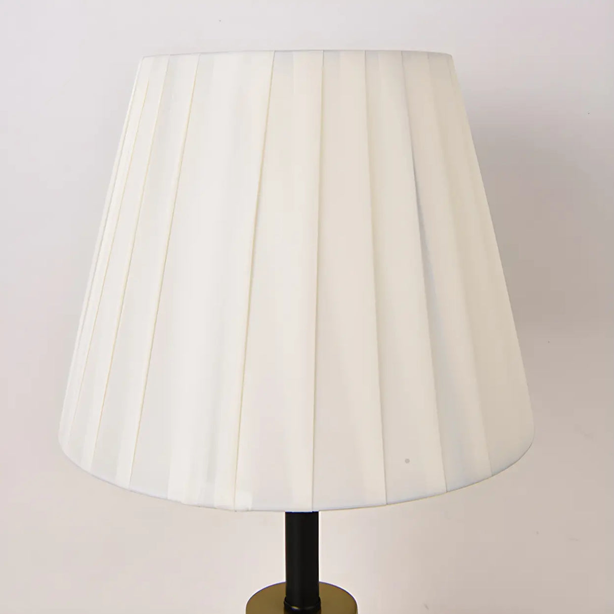 Bedroom Classic Fabric Gold Column Base Table Lamp Image - 4