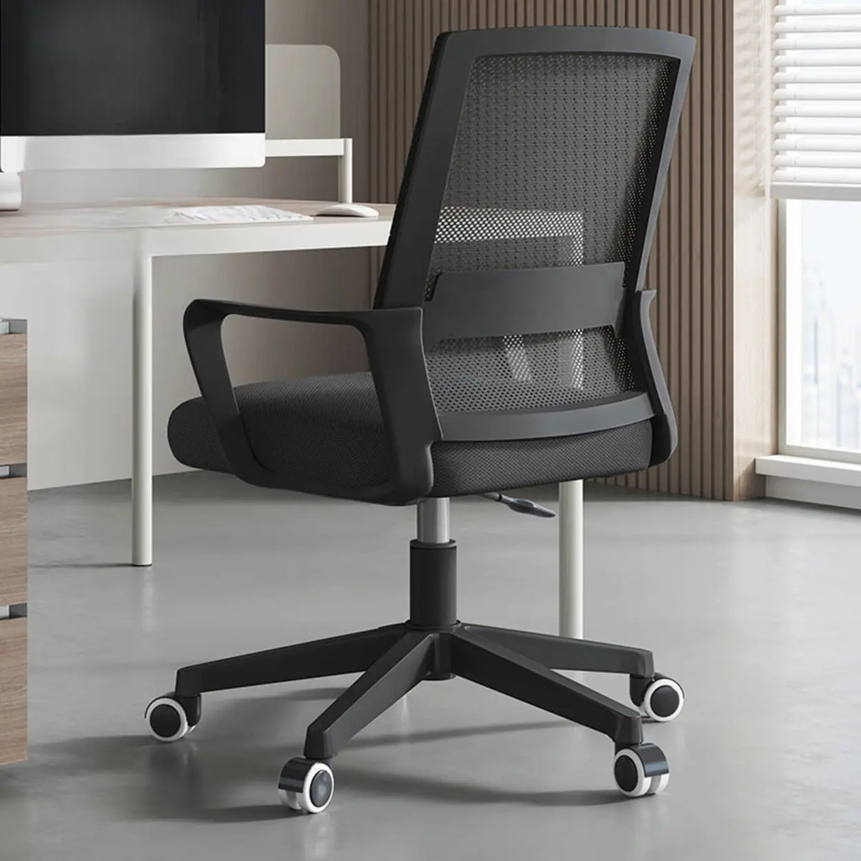 Black Adjustable Contemporary Mesh Back Office Chair Image - 1