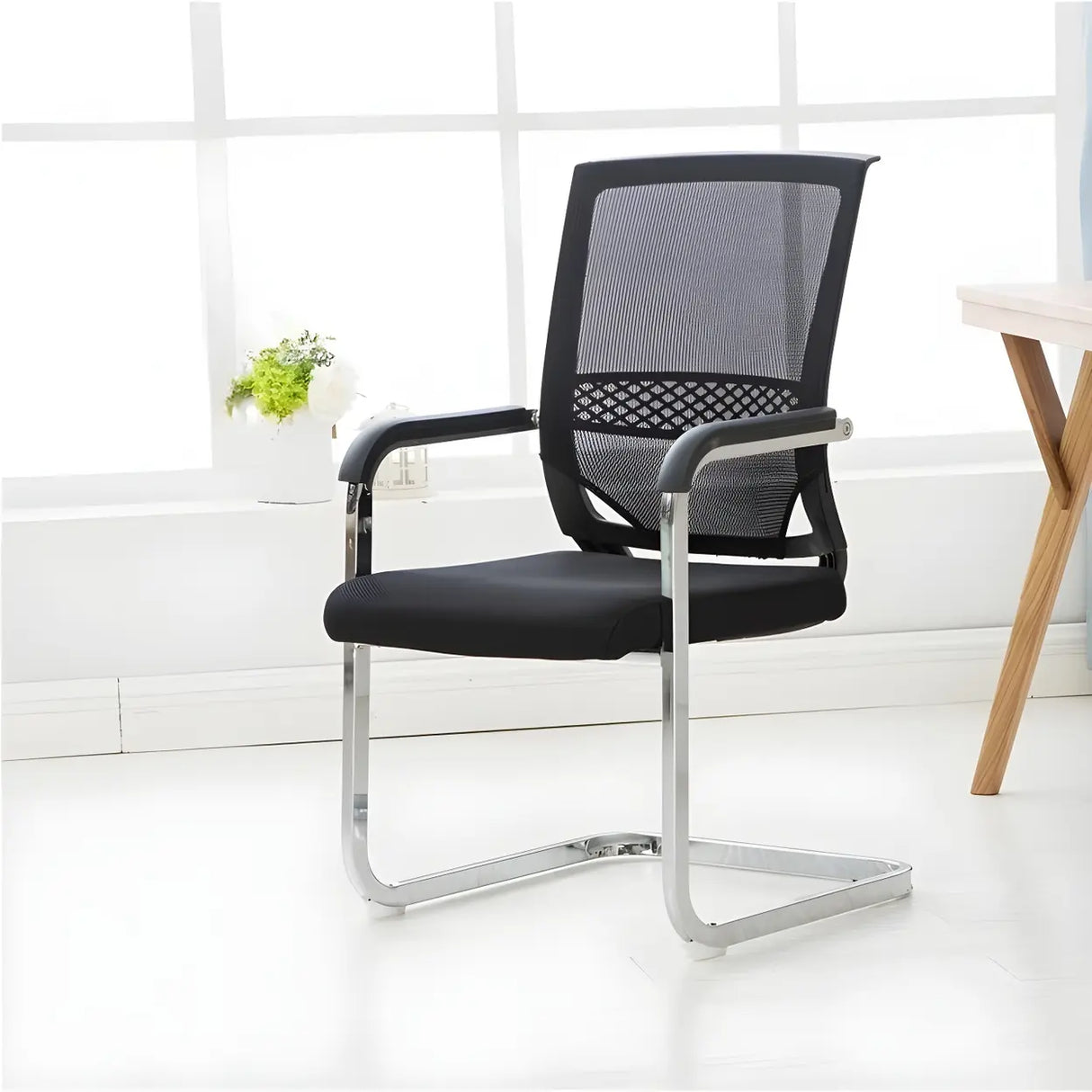 Black Modern Mesh Back Metal Frame Office Arm Chair Image - 1