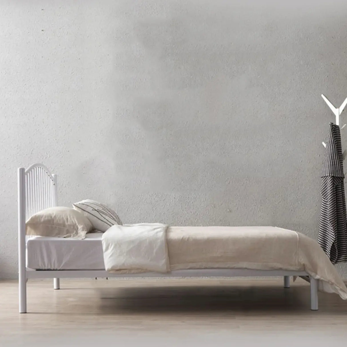 Black Queen Arched Metal Easy Assembly Open-Frame Bed Image - 3