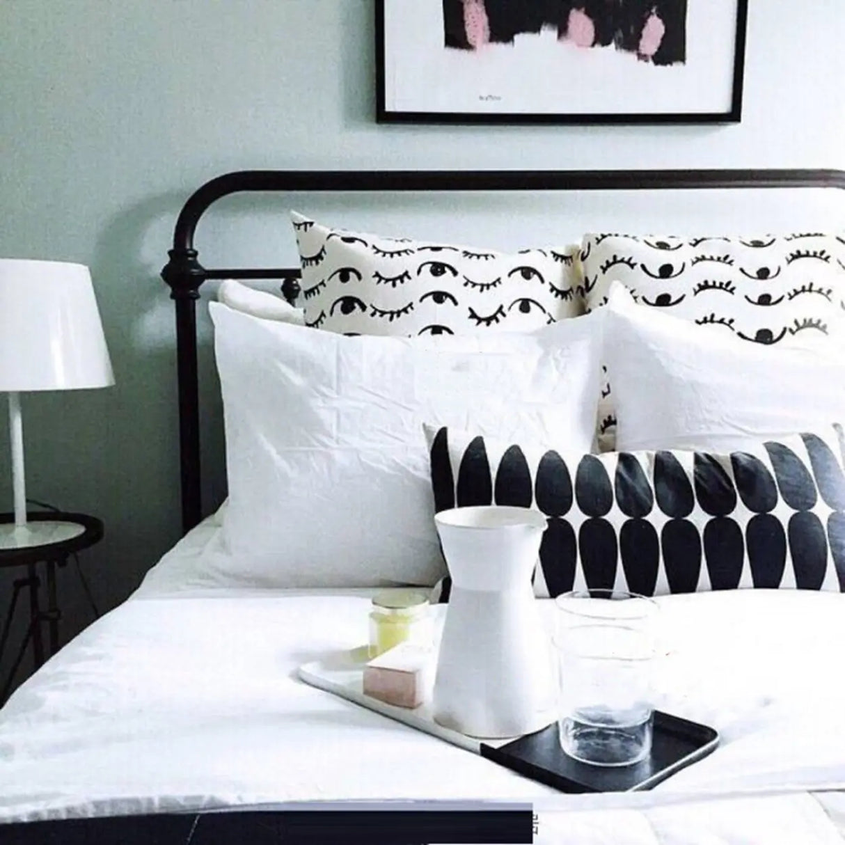 Black Queen Modern Metal Headboard and Footboard Bed Image - 5