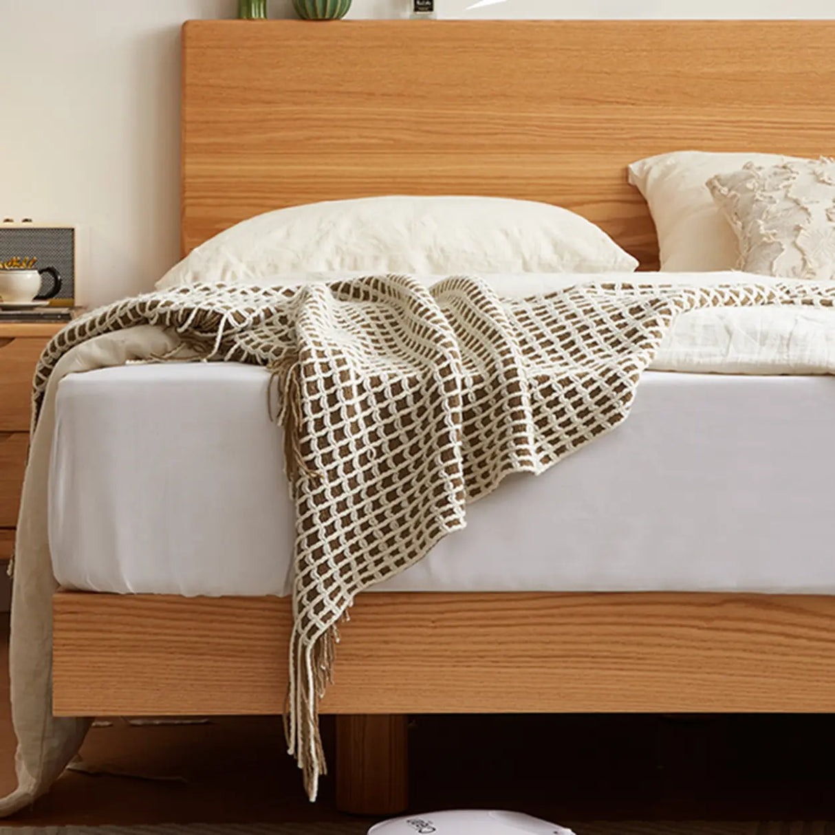 Brown Queen Minimalist Wooden Storage Bed with Shelves Image - 4