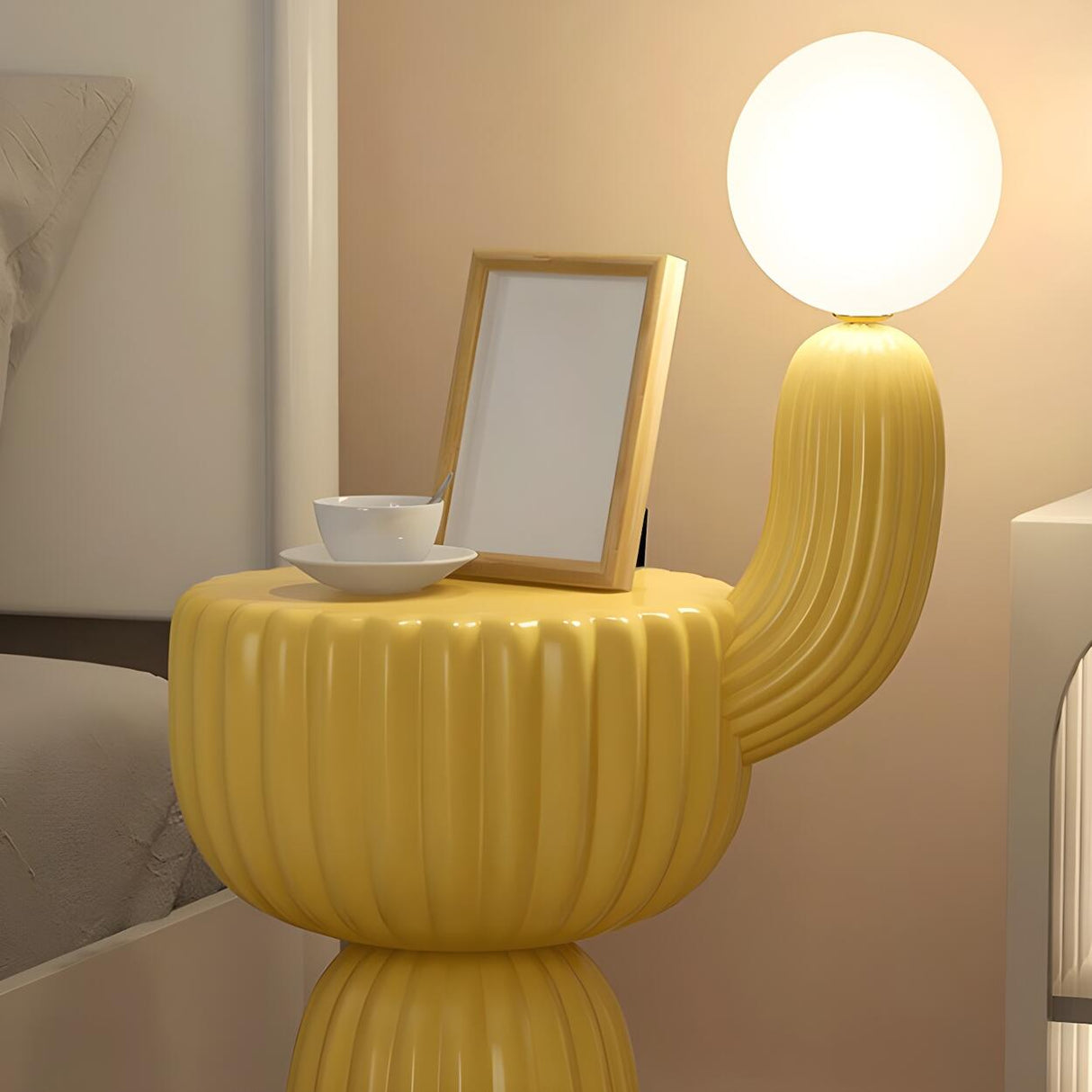 Cactus Multifunctional Green Side Table Floor Lamp Image - 10
